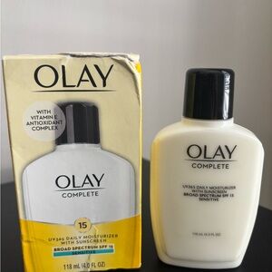 OLAY Moisturizer with SPF 15 - Yellow and White Packaging